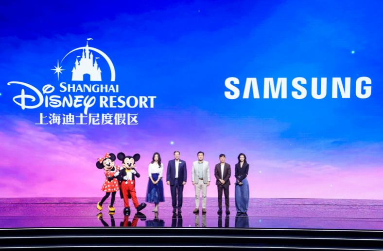 上海迪士尼度假区与三星电子达成推广合作， 庆祝三星新品手机发布